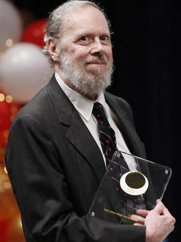 Dennis Ritchie，中文名：丹尼斯·里奇